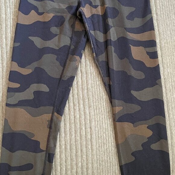 PINK Victorias Secret Camo Ultimate Leggings - Picture 6 of 6